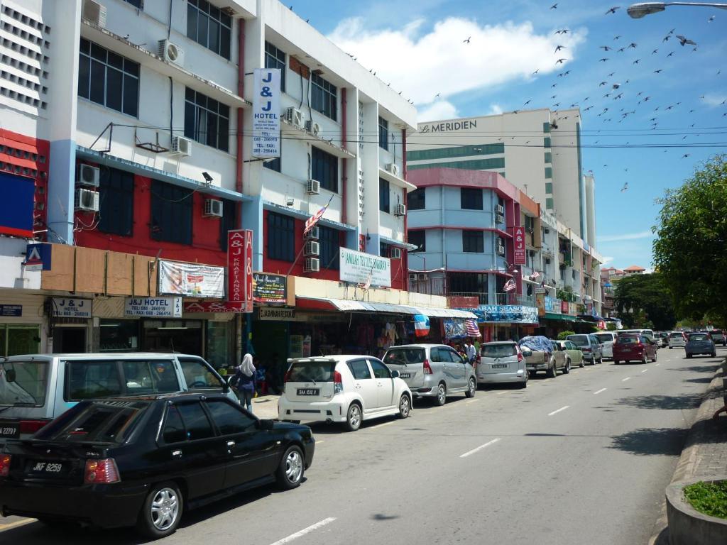 J &J Hotel Kota Kinabalu Exterior photo
